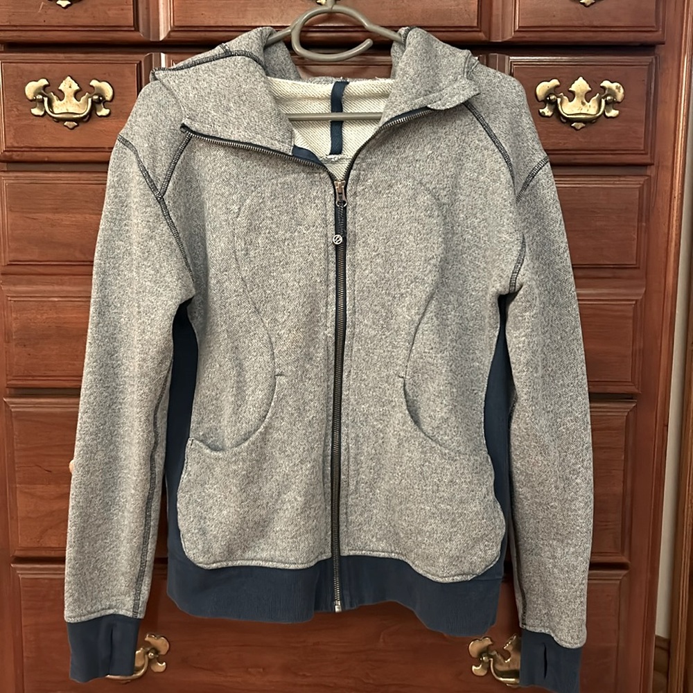 Lululemon scuba hoodie size 8 in good used condition